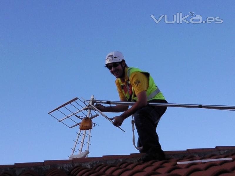 ANTENISTA GRANADA, INSTALADORES AUTORIZADOS, DOMO ELECTRA