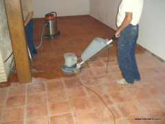 Limpieza de suelo de barro cocido, www.todobarro.com