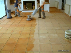 Limpieza de suelo de barro cocido, www.todobarro.com