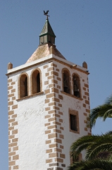Campanario de la iglesia de la oliva