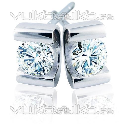 Pendientes de oro blanco de 18 kilates con diamantes talla brillante