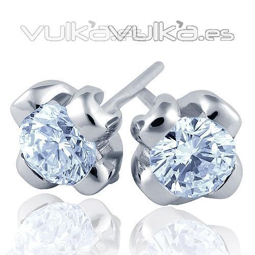 Pendientes de oro blanco de 18 kilates con diamantes talla brillante modelo flor