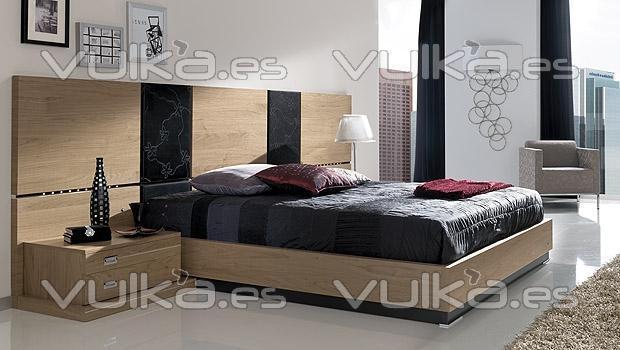 Dormitorio moderno color nogal con cabezal panelado negro