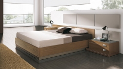 Dormitorio moderno con cabezal panelado  color vison