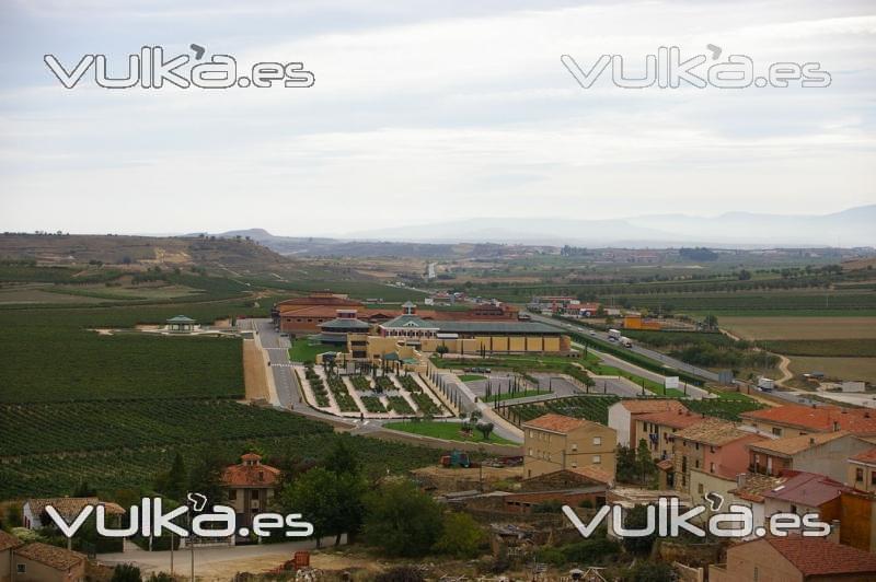 Vista del Museo Dinastía Vivaqnco desde la Muralla de Briones