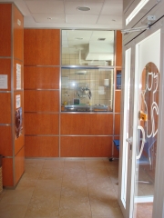 Sala de espera con vistas al quirofano