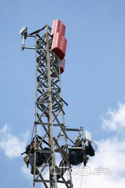 Trabajos de mantenimiento en torre de telecomunicaciones (WiMAX)