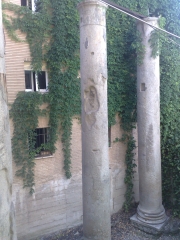 Columnas romanas en la calle marmoles