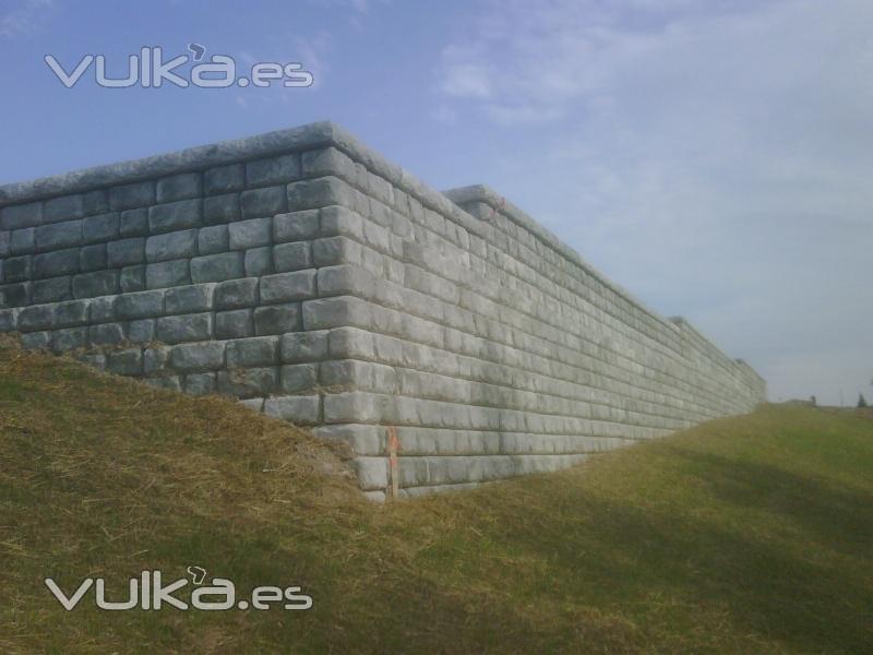 Muro de contencin con bloque prefabricado de 1tn Redi-Rock