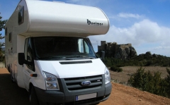 Frontal de autocaravana de alquiler en Madrid