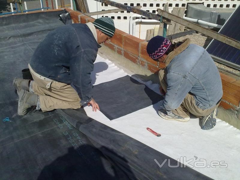 Realizando salida de agua con EPDM en terraza