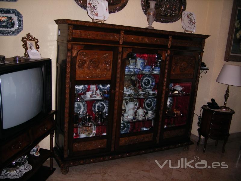 Mueble restaurado totalmente despus de un ataque de polilla