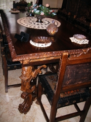 Detalle de mesa de comedor y silla de estilo renacimiento espaol restaurados en el taller