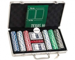 Maletin poker 300 fichas 11,5 gr numeradas. la fichas llevan numeracin 1-5-25-etc.