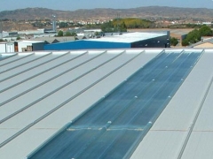 Cubierta con lucernario en policarbonato de isotermia