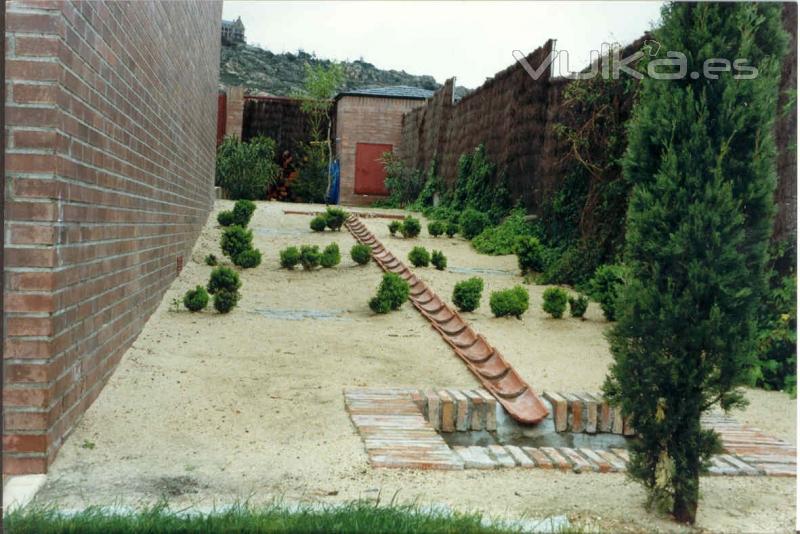 Jardin con elemento de agua central