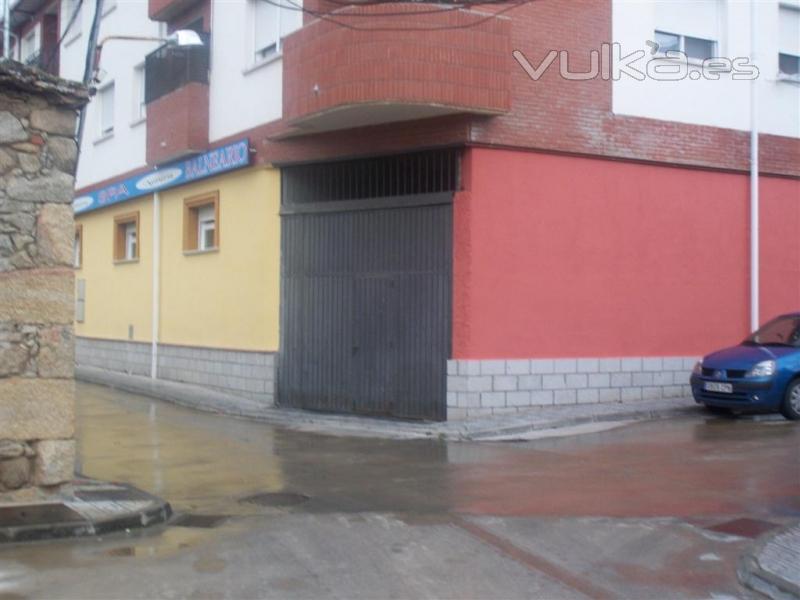 TENEMOS DOS PLAZAS DE GARAJE EN EL CENTRO DE SOTILLO DE LA ADRADA EN VENTA Ó ALQUILER,LA FACHADA DE EL APARCAMIENTO ...