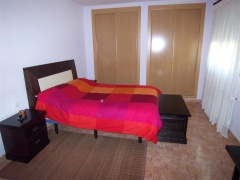 Dormitorio suite con cuarto de bao y armario empotrado de 4 puertas