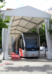 Carpa especial para el tranvia de muestra de zaragoza