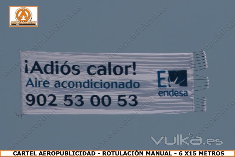 www.publicidadaereamalaga.com carteles con paracaidas.
