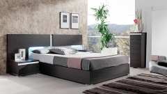 Dormitorio moderno en color ceniza con chifonier