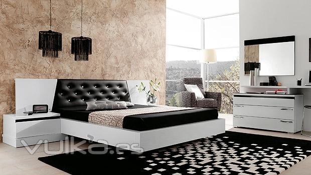 Muebles de matrimonio con cabezal tapizado en negro