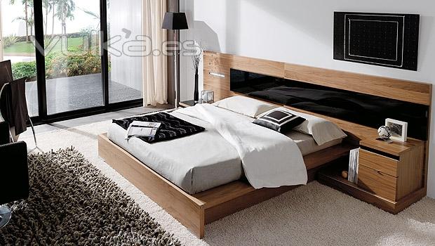 Dormitorio color nogal en chapa natural con cabezal con detalle de cristal