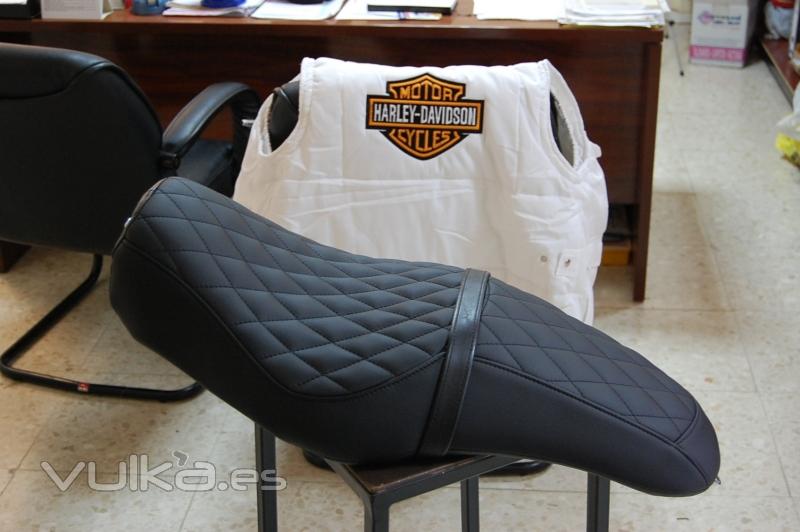 Asiento Harley y acolchado sin mangas  bordado