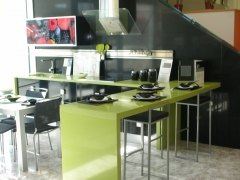 Modelo alto brillo, fondo de silestone