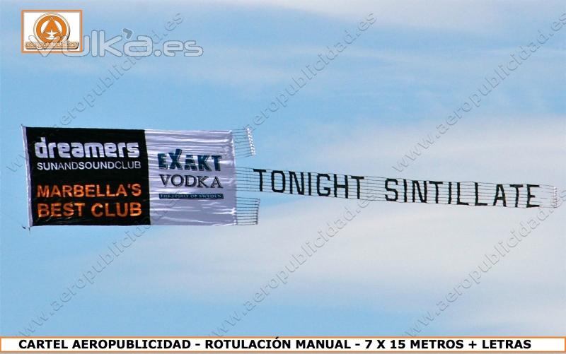 Carteles gigantes y letras intercambiables en cada vuelo, solo www.aeropublicidad.es, la imagen es todo elija ...