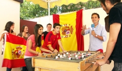 Espana jugando al futbolin
