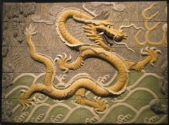 Dragn chino. fragmento del muro de los nueve dragones. palacio imperial, pekn. ao 1771 d.c. 110x80x5 cm..