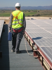 Lineas de vida - planta fotovoltaica  en la cubierta del centro de tratamiento de residuos de navalcarnero