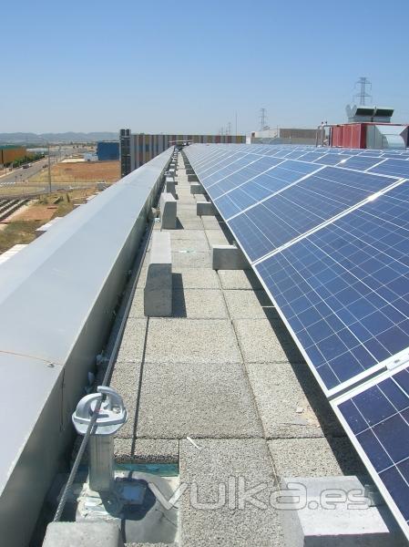 LInea de vida - Planta fotovoltaica en la cubierta de Solaria - Puertollano