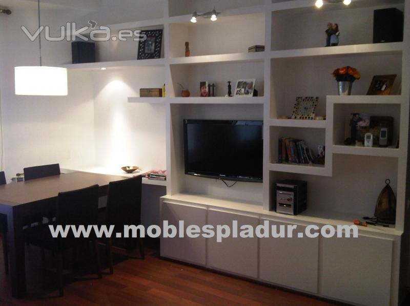 Pladur: Mueble con instalación oculta de TV, HI-FI, iluminación, altavoces, 