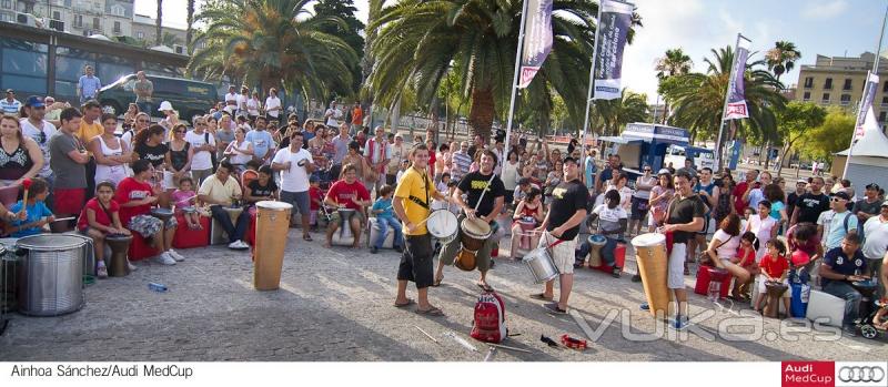 Taller de percusiones del mundo en el Puerto Olmpico de Barcelona