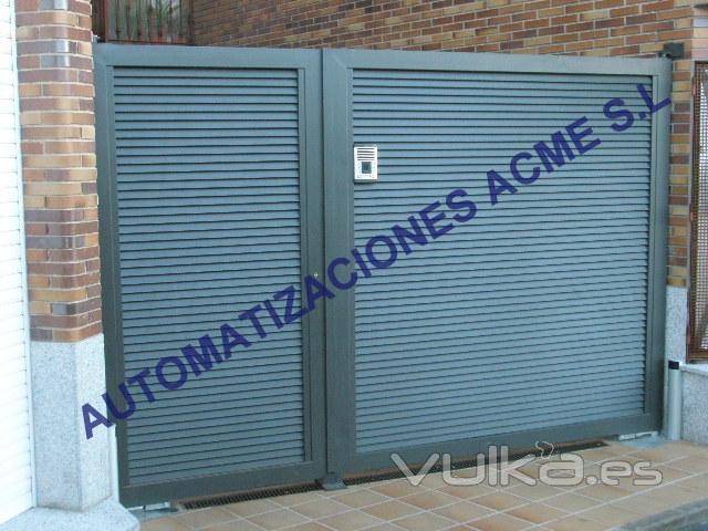 Puerta abatible 2 hojas motores enterrados