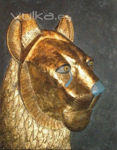 Sekhmet. Relieve inspirado en representación de Sekhmet de los tesoros de Tutankamón. 47x58x14 cm.
