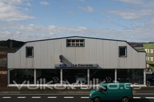 Fachada Nave junto a la autova Santander-Bilbao