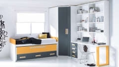 Dormitorio juvenil con zona estudio con estanterias y armario rincon