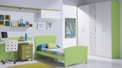Cama de dormitorio juvenil en colores verdes, armario de cinco puertas batientes