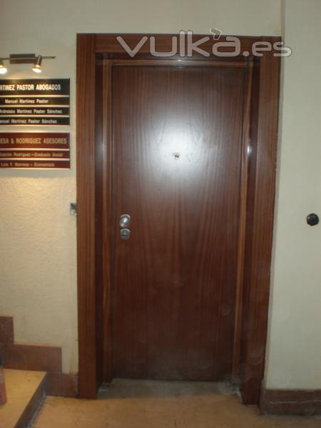 PUERTA SEGURIDAD ACORAZADA GARDESA EXT.SAPELLY LISO