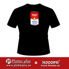 Camisetas hooops lata en plotterplus, una mezcla de objetos cotidianos y colores intensos en la coctelera, un mundo