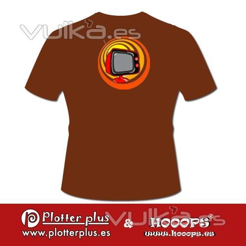 Camisetas Hooops Pop TV en Plotterplus, una mezcla de objetos cotidianos y colores intensos en la coctelera, un ...