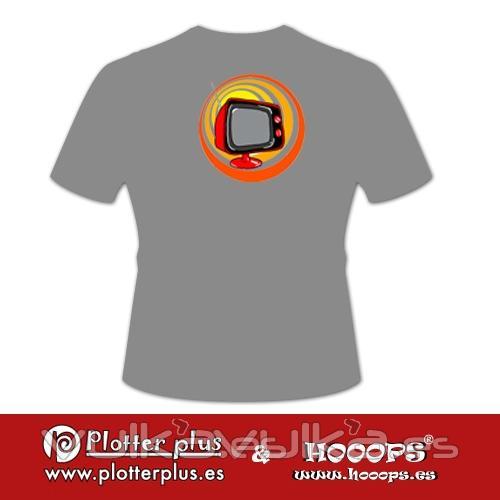 Camisetas Hooops Pop TV en Plotterplus, una mezcla de objetos cotidianos y colores intensos en la coctelera, un ...