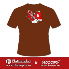 Camisetas hooops zapatillas en plotterplus, una mezcla de objetos cotidianos y colores intensos en la coctelera, un