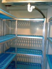 Equipamiento interior de camara frigo.