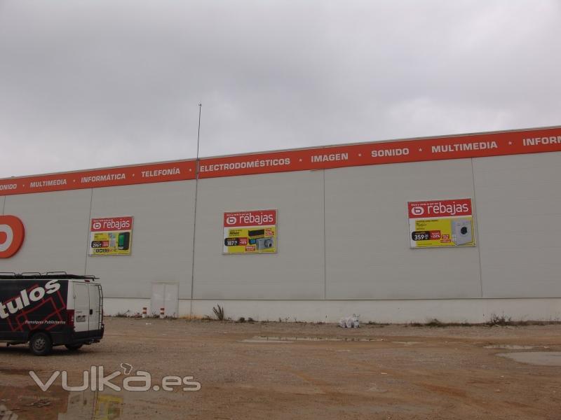 cambio de lonas publicitarias en valencia para la empresa boulanger ,montaje por rotulosvalencia.com 