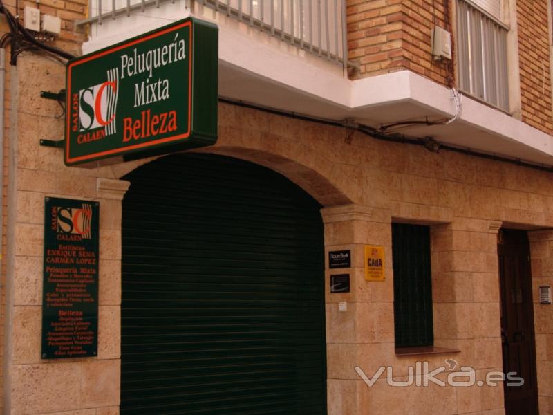 banderola luminosa alaquas ,con perfileria lacada y terminaciones curvas ,rotulacion del metacrilato en vinilo de ...