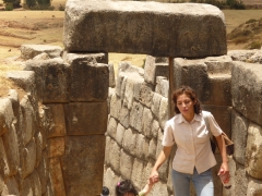 Una de las puertas de piedra en sacsayhuaman